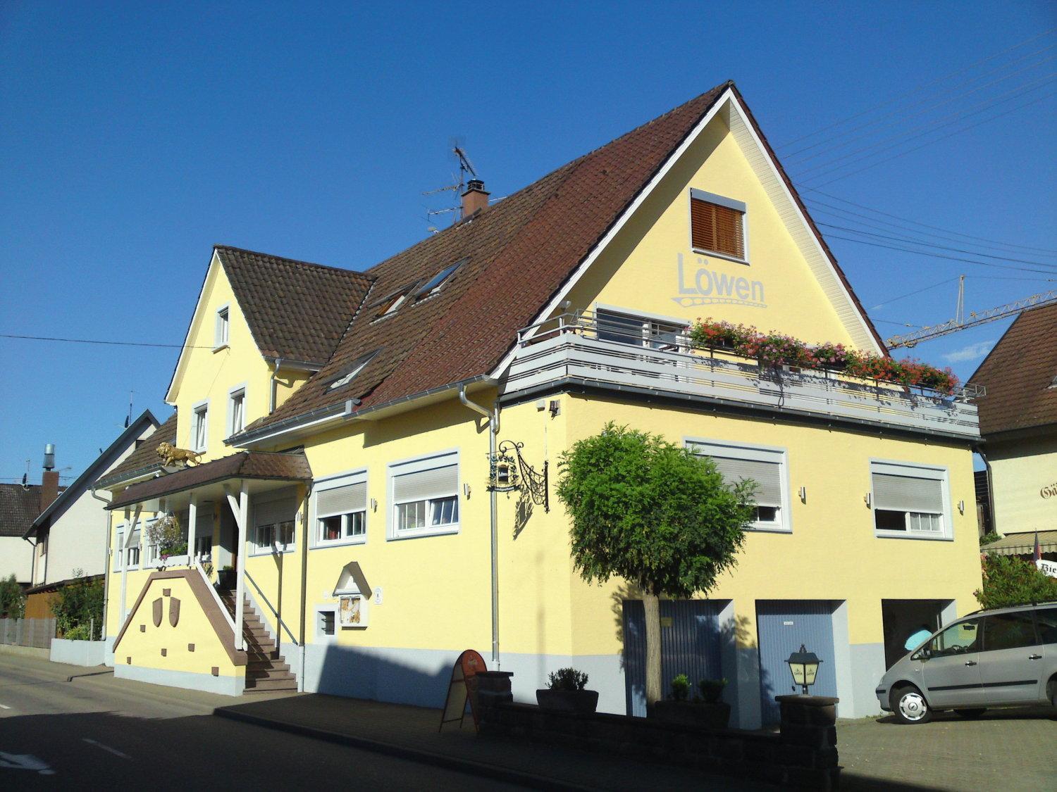 Landgasthaus Loewen Mit Gaestehaus Holzhausen  Exterior photo